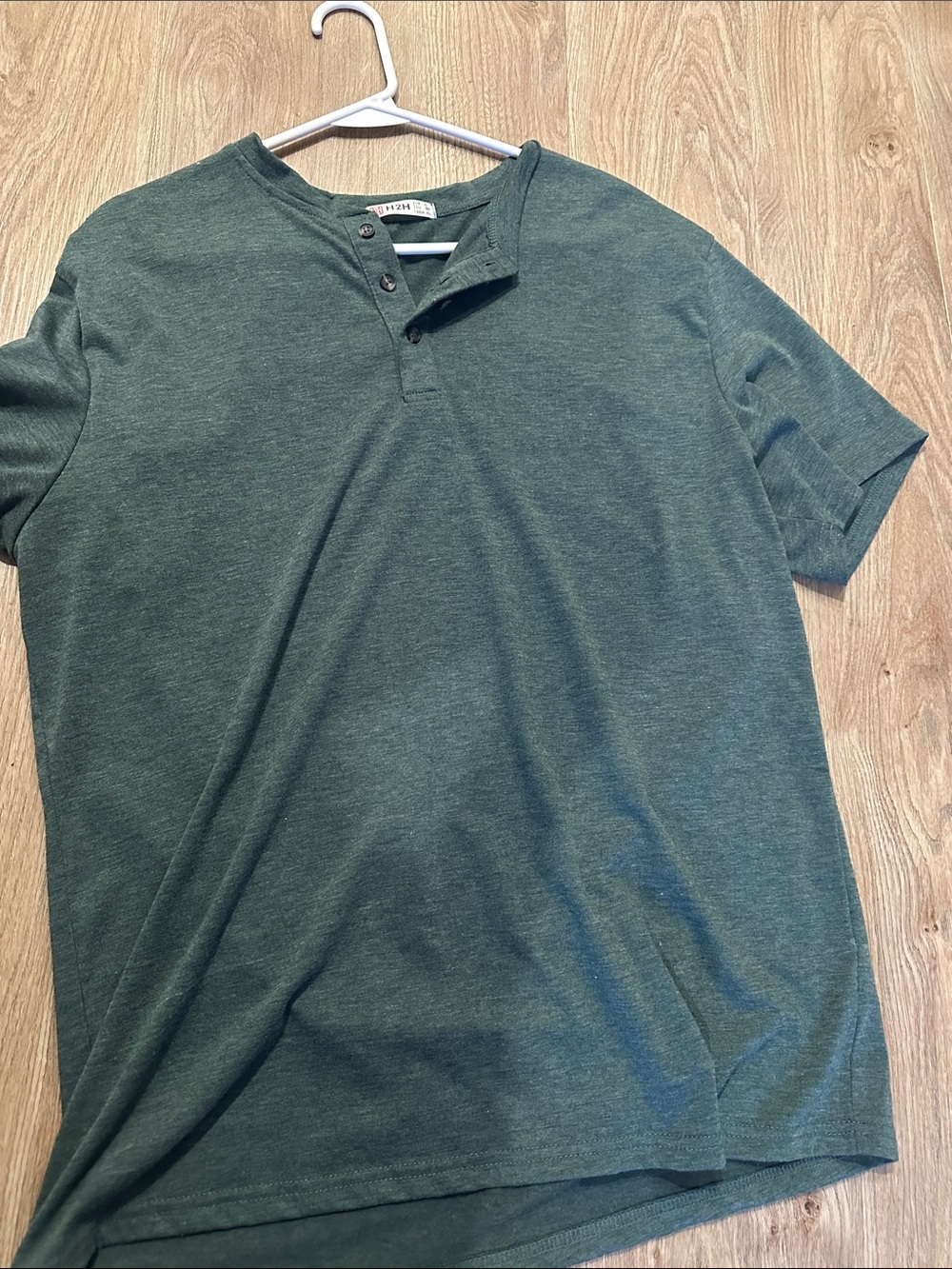 Men's Short-Sleeve Henley Polo in Heathered Green